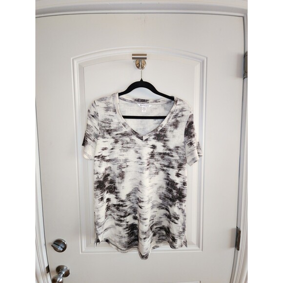 ATHLETA INVERSION BLACK SCOOP V-NECK SHORT SLEEVE BREEZY TEE Sz Medium - Picture 1 of 7